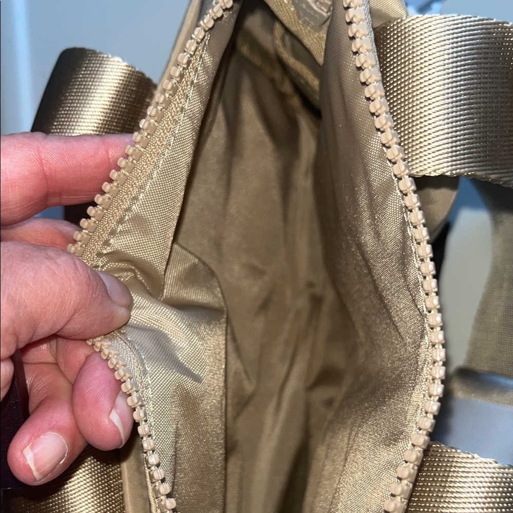 Everlane  Bag in Tan - Picture 4 of 7